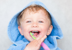 <b>如何让学龄期儿童拥有一副健康的牙齿？</b>